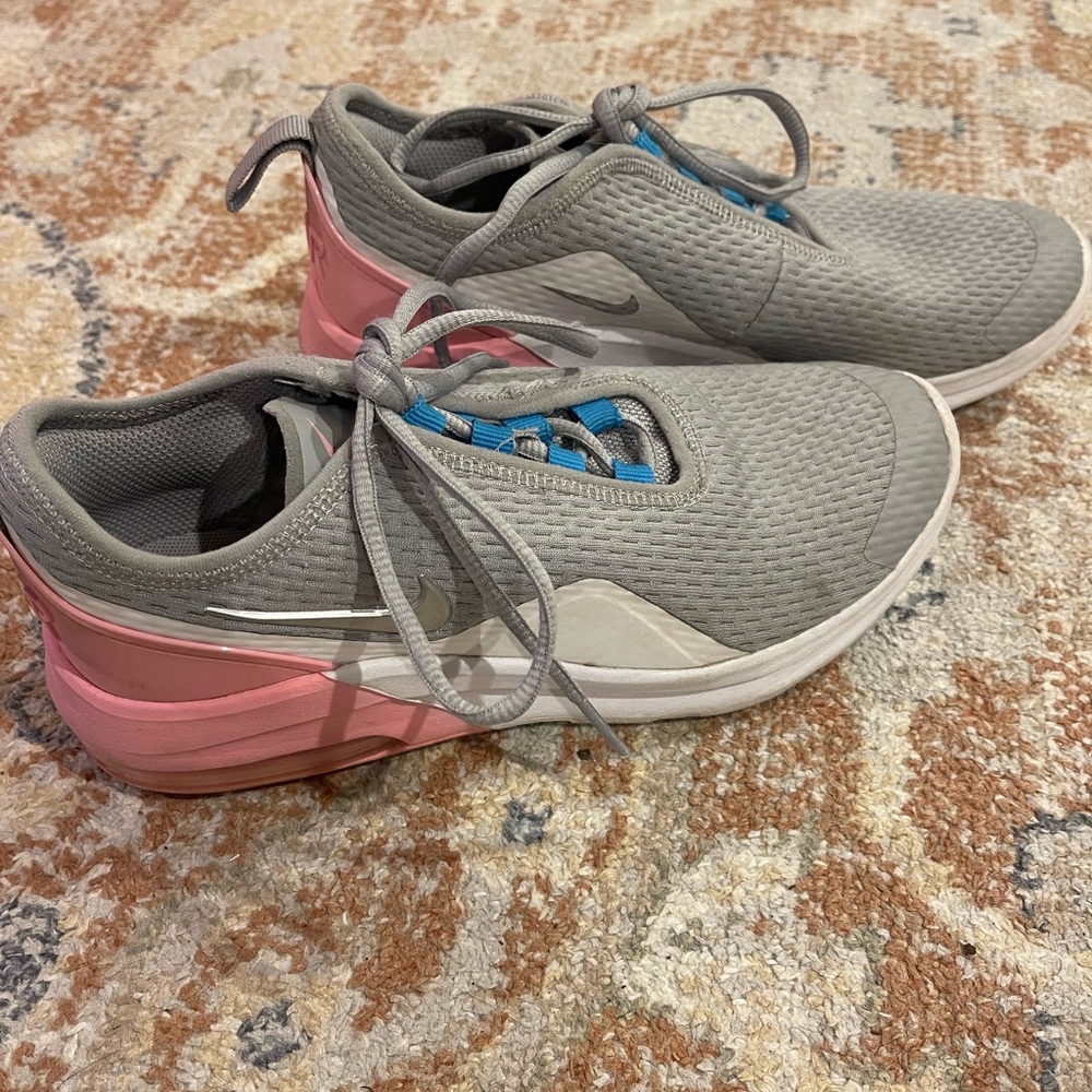 Girls Nike Tennis Shoes